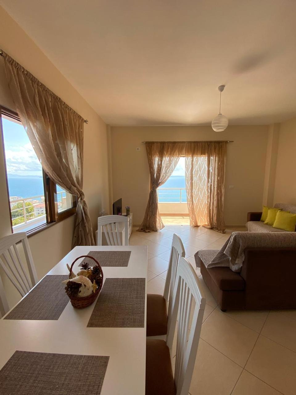 Brunas * Sarandë
