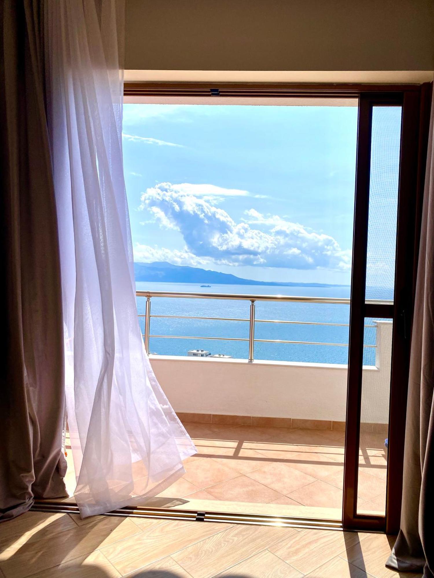 Brunas * Sarandë